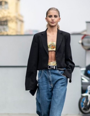 Οι ασκήσεις που θα σας χαρίσουν τους κοιλιακούς που ονειρεύεστε για τα γιορτινά σας outfits