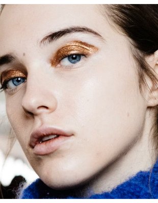 Το makeup σας δεν πρόκειται να περάσει απαρατήρητο με αυτά τα εντυπωσιακά mettalic eye looks 