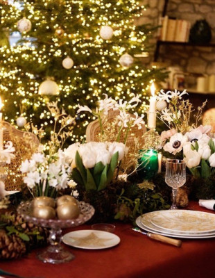 Τα βήματα που θα σας μετατρέψουν στους καλύτερους οικοδεσπότες στα εορταστικά τραπέζια