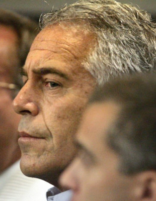 Jeffrey Epstein: Στη δημοσιότητα χιλιάδες «καυτά» έγγραφα και φωτογραφίες 