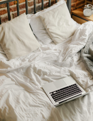 Bed Rotting: Η απάντηση της νέας γενιάς στην πίεση της καθημερινότητας