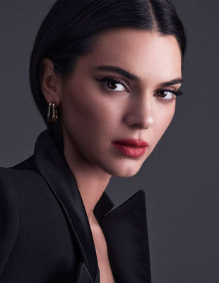 Τα κορυφαία χτενίσματα που θα σας βγάλουν ασπροπρόσωπες στο New Year’s Eve 