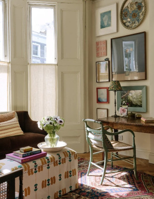 Ένα tiny βικτοριανό διαμέρισμα στο Δυτικό Λονδίνο που θυμίζει γκαλερί