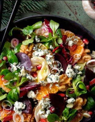 Οι πιο λαχταριστές σαλάτες που θα αναβαθμίσουν τα γιορτινά σας τραπέζια