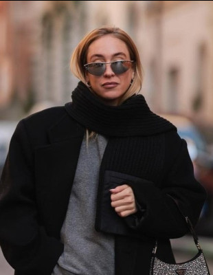 Τα πιο πρακτικά χτενίσματα που παραμένουν stylish με κασκόλ 