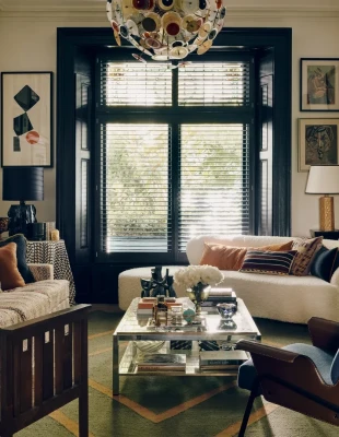 Μια ανανεωμένη μεζονέτα στο Κένσινγκτον: Το σπίτι που θυμίζει καμβά τέχνης