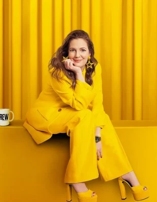 Η Drew Barrymore τεστάρει τις μουσικές της γνώσεις