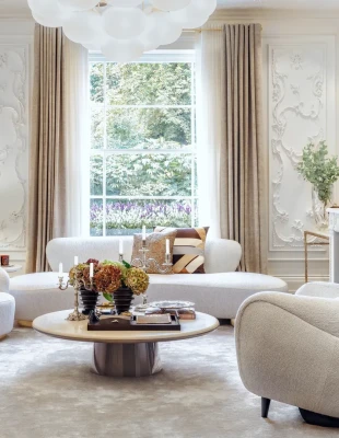 Ένα εκλεπτυσμένο διαμέρισμα στο Λονδίνο που διαθέτει δύο εσωτερικούς κήπους χάρη σε αυτό το ευφυές σχεδιαστικό trick