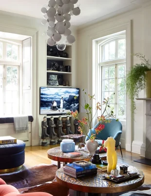 Το friction-maxxing αγκαλιάζει τον χρόνο και δημιουργεί σπίτια που αναπτύσσονται παράλληλα με εμάς