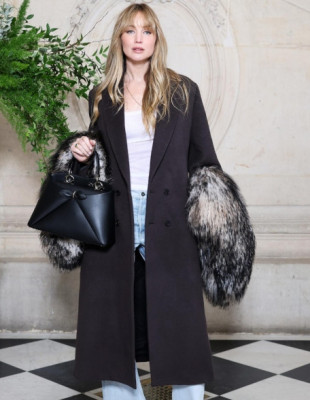 Οι A-listers που τράβηξαν τα βλέμματα στο front-row της πρώτης couture συλλογής του Jonathan Anderson για τον Dior