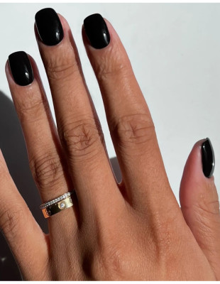 Τα μαύρα μανικιούρ είναι χωρίς αμφιβολία το “winter nude” της σεζόν