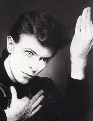 Πώς το εμβληματικό τραγούδι 'Heroes' του David Bowie βρέθηκε ξανά στην κορυφή των charts μετά το επικό φινάλε του Stranger Things 