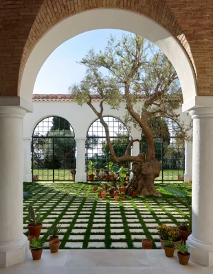 Ποια είναι η ιστορία της βίλας La Pausa της Coco Chanel όπου φωτογραφήθηκε η πρώτη καμπάνια του Matthieu Blazy για τον οίκο;