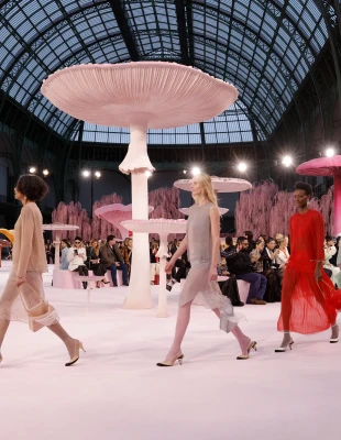 Η Chanel του Matthieu Blazy γράφει το δικό της παραμύθι στην Haute Couture