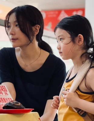 Το Αριστερό μου Χέρι: Η υποψήφια ταινία των Oscar είναι ένας ύμνος στη γυναικεία επιβίωση και τα κοινωνικά «πρέπει» που όλοι οφείλουμε να παρακολουθήσουμε