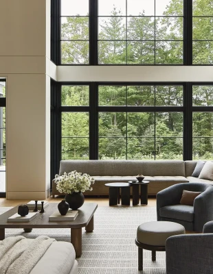 Μια εκπληκτική κατοικία στη Νέα Αγγλία όπου ο μοντερνισμός απογειώνεται με ένα cozy twist