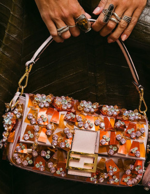 5 φρέσκα bag trends που θα κατακλύσουν τη μόδα τους επόμενους μήνες