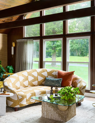 Στο Mableton της Αμερικής ένα μεσαιωνικό σπίτι μετατράπηκε σε ένα ζεστό προσωπικό καταφύγιο