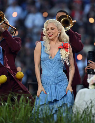 Fashion Report: Τα πιο εντυπωσιακά outfits των celebrities στο Super Bowl 2026