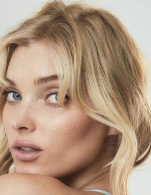 Η απρόσμενη viral απόχρωση lip gloss που χαρίζει την πιο κολακευτική cool-toned όψη στα χείλη σας