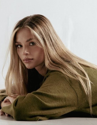 Έχουν μακρύνει οι αφέλειές σας και δεν μπορείτε να τις ελέγξετε; Tα tips που θα τις κάνουν και πάλι super stylish