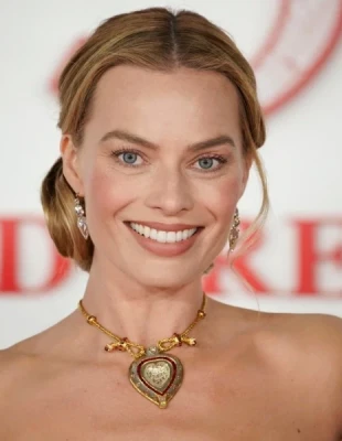 Ανεμοδαρμένα Ύψη: Η πρεμιέρα της ταινίας και η εκθαμβωτική εμφάνιση της Margot Robbie που έκλεψε την παράσταση