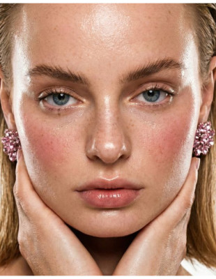 Αν τοποθετήσετε το ρουζ σας σε αυτό το σημείο τότε θα έχετε το πιο φυσικό face lifting αποτέλεσμα