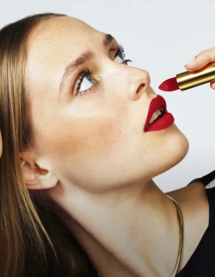 Tα editor-approved κόκκινα κραγιόν ιδανικά για την πιο ρομαντική ημέρα του χρόνου