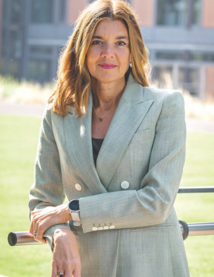 A Woman in Power: Η Sheila De Pietri, General Manager της Marina Rinaldi, σε μια ειλικρινή συζήτηση γύρω από μια μόδα που ενδυναμώνει τις γυναίκες