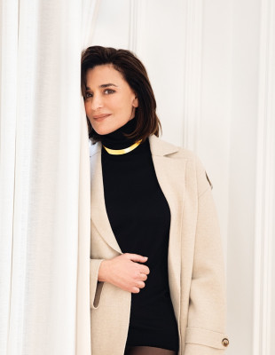 Μαρία Ναυπλιώτου: «Όταν κάνεις καλή διαχείριση των τρόμων που αποκαλύπτει κάθε νέα δεκαετία της ζωής, φτάνεις στην αποδοχή που είναι και η σωτηρία σου»