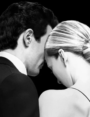 Love Story: John F. Kennedy Jr. & Carolyn Bessette - Η νέα σειρά που «φωτίζει» την ιστορία ενός από τα πιο θρυλικά και πολυσυζητημένα ζευγάρια