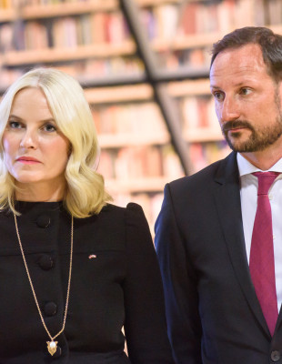 Σκάνδαλο Epstein: Πώς εμπλέκεται ακόμη και η βασιλική οικογένεια της Νορβηγίας στην υπόθεση;