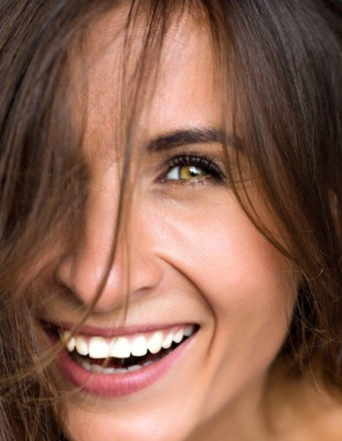 Ο χρόνος αλλάζει, το χαμόγελο εξελίσσεται: Γιατί μετά τα 50 η στοματική υγεία χρειάζεται ιδιαίτερη φροντίδα;