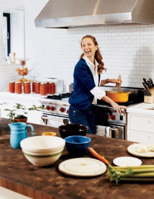 Τι αλλάζει ορμονικά στη διατροφή μιας γυναίκας μετά τα 50;