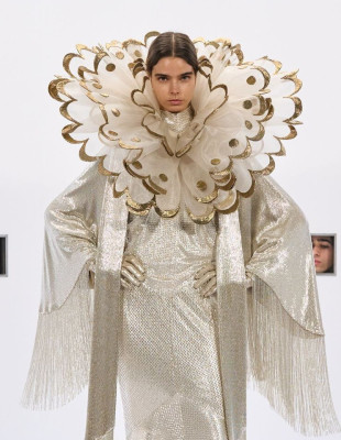 Η Haute Couture SS26 collection του Valentino ήταν ένας φόρος τιμής στον αείμνηστο σχεδιαστή και στη Χρυσή εποχή του Hollywood