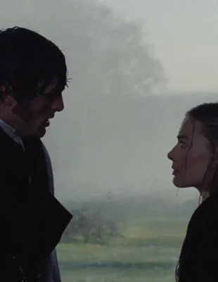 Ο γοτθικός κόσμος του Heathcliff πίσω από τις κάμερες