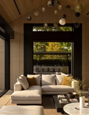 Ένα farmhouse στο καταπράσινο τοπίο του Καναδά συνδυάζει κομψά το παλιό με το μοντέρνο στιλ