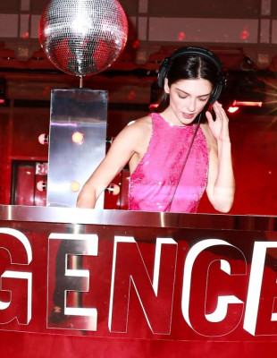 Les Filles: Το all-female DJ collective που δίνει ρυθμό στη σύγχρονη fashion και event σκηνή