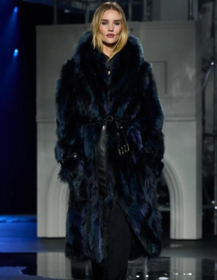 Η Εβδομάδα Μόδας του Λονδίνου έριξε αυλαία με μία ξεχωριστή συλλογή της Burberry