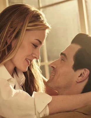 Οι πρωταγωνιστές της σειράς Love Story: John F. Kennedy Jr. & Carolyn Bessette δείχνουν τις ζωγραφικές τους ικανότητες