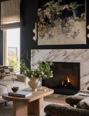 Το σπίτι στην California που χαρακτηρίζεται από φυσικό φως, εκλεπτυσμένα υλικά και γήινες υφές