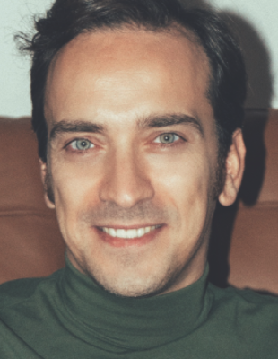 Ο Δημήτρης Σαμόλης ανοίγει τα χαρτιά του μετά από τρία χρόνια sold-out «Στρακαστρούκες»