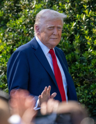 O Trump ξεπέρασε ξανά τον εαυτό του αλλά το σεξιστικό του «αστείο» δεν έμεινε αναπάντητο...