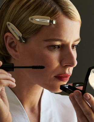 Το οσκαρικό μακιγιάζ της Jessie Buckley και οι τρόποι για να το αντιγράψετε εύκολα