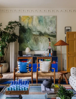 Ένα γεωργιανό townhouse στο Bath της Αγγλίας μετατρέπεται σε καλλιτεχνικό guesthouse γεμάτο design έπιπλα και χρώμα