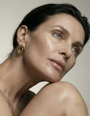 Μέτωπο χωρίς ρυτίδες: Τα must-do για να προλάβετε τις πρώτες λεπτές γραμμές