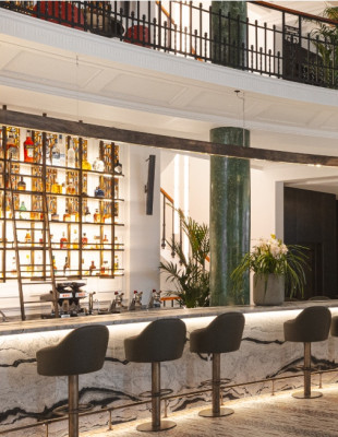 Στο ιστορικό κτίριο Ρούσβελτ ανοίγει τις πόρτες του το πολυαναμενόμενο Clochard by Alpha