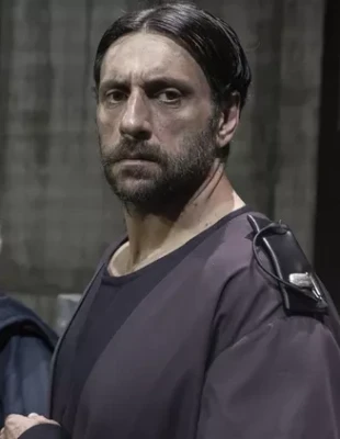 Backstage Stories με τον Γιώργο Χρυσοστόμου - «Έχω αρχίσει να έχω λίγο περισσότερη κατανόηση πρώτα προς τον ανήλικο εαυτό μου και μετά προς αρκετούς ανθρώπους»