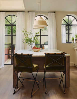 Το σπίτι του 19ου αιώνα στο Chelsea της Αγγλίας που ισορροπεί ανάμεσα στο κλασικό και το σύγχρονο interior design