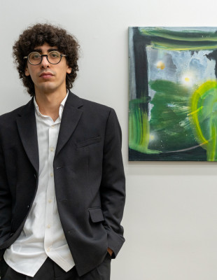 SKG Stories: Ο Ηλίας Τσιόφας βρίσκεται πίσω από τη νεοαφιχθείσα γκαλερί στην πιο artistic γειτονιά της Θεσσαλονίκης